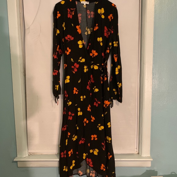 Floral wrap midi dress - Picture 2 of 4
